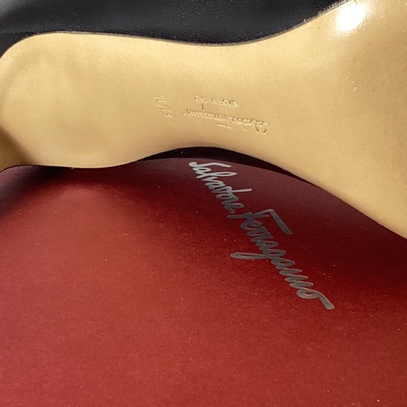 Salvatore Ferragamo Black Leather Women's Pumps - Picture 8 of 11